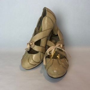 Pin up Girl Rock-a-Billy Pumps Vintage Retro Chic